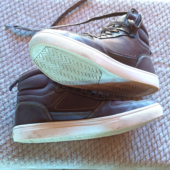 Brown high top Levi shoes - Picture 7 of 8